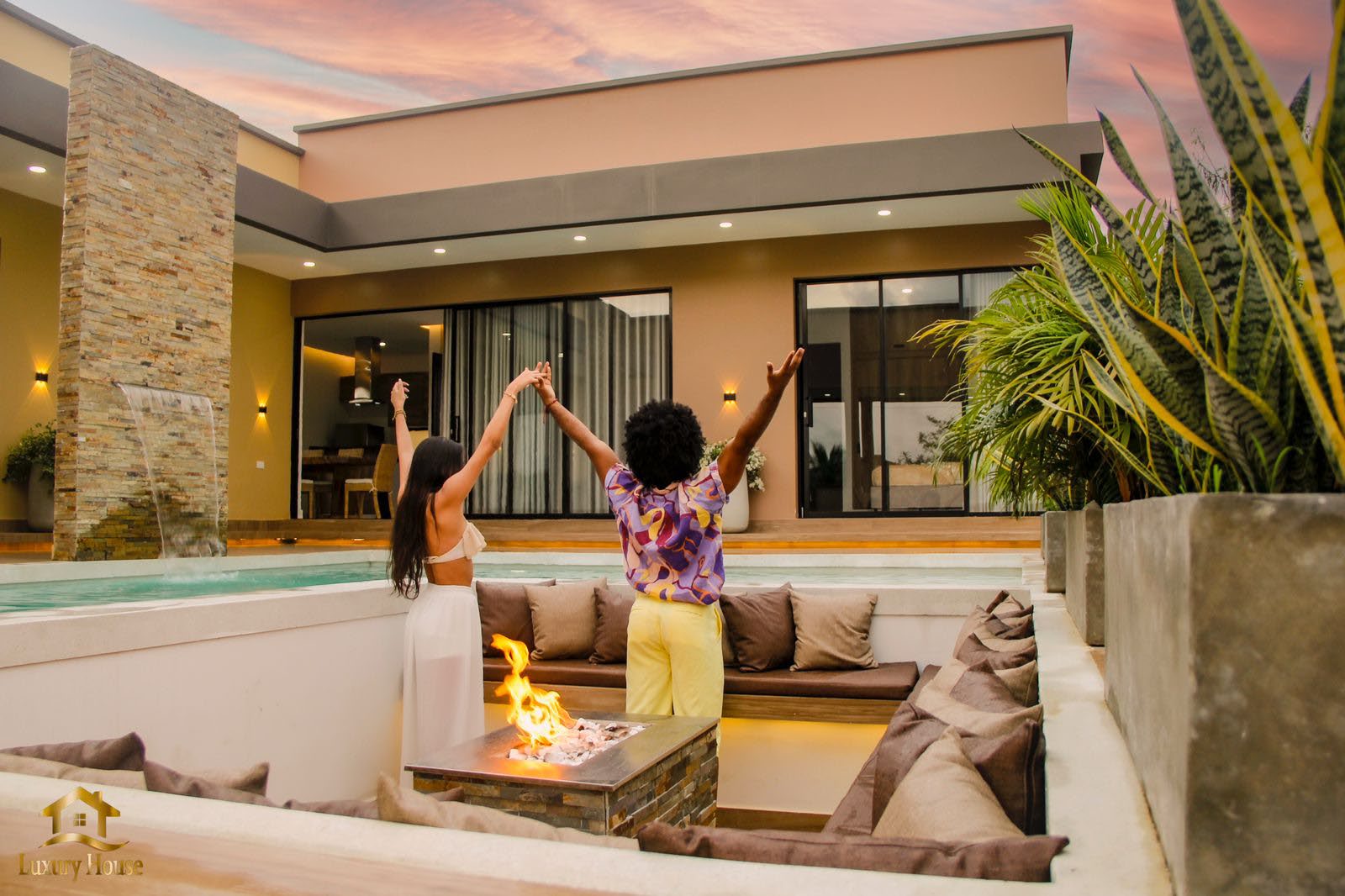 Decoración romántica en piscina